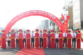 Chính thức thông xe 2 tuyến đường Âu Cơ - Xuân Diệu