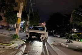 Xe ô tô bán tải va chạm xe máy khiến 3 người thương vong