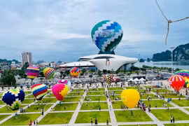 Mãn nhãn lễ hội khinh khí cầu ở Hạ Long dịp 2/9