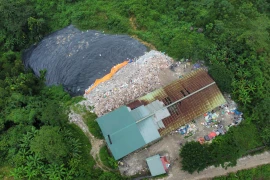 Hòa Bình: Cận cảnh bãi rác trên núi rỉ nước thải ô nhiễm môi trường