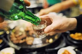 Tăng thuế rượu bia, có giảm được tiêu thụ?