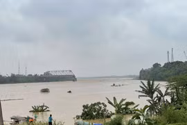 Sập cầu Phong Châu, giao thông di chuyển thế nào?