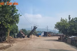 Loạt xưởng dăm gỗ trái phép ở Hoà Bình, ai chịu trách nhiệm?