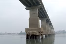 Lo ngại thủy điện xả hàng tỷ m3 nước khi trụ cầu Trung Hà “trơ móng“