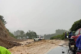 Tình hình giao thông Quốc lộ 6 - dốc Cun thế nào?