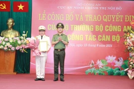 Trao quyết định điều động Thiếu tướng Đinh Văn Nơi