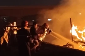 Chập điện gây cháy 3 tàu du lịch trên sông Ka Long