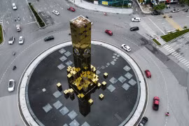 Quảng Ninh: Cột đồng hồ 35 tỷ chỉ còn là…bùng binh?