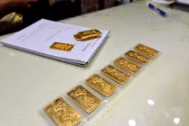 Bốn ngân hàng được trực tiếp bán vàng miếng để bình ổn giá vàng 