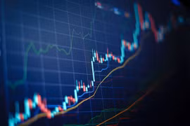 VN-Index giữ mốc 1.300 điểm, nhóm cổ phiếu ngân hàng hỗ trợ chỉ số