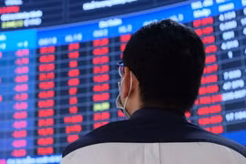 Hàng loạt cổ phiếu giảm sâu, VN-Index rơi mạnh 22 điểm 