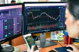 Chứng khoán ngày 20/8: Nên rót tiền vào cổ phiếu nào?