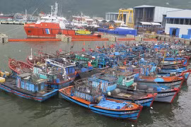 80 khách mắc kẹt trên đảo Lý Sơn do ảnh hưởng bão Melor