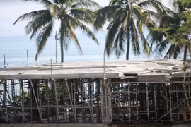 Nhà hàng "khổng lồ" xẻ thịt bãi biển Nha Trang