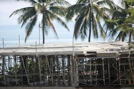 Nhà hàng "khổng lồ" xẻ thịt bãi biển Nha Trang