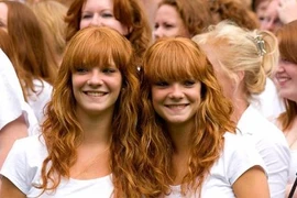 Hình ảnh khó tin trong lễ hội tóc đỏ dị nhất thế giới