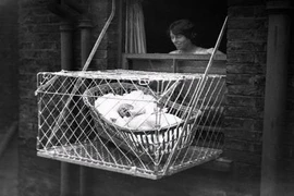 Cách trông trẻ quái lạ từng là mốt của người Mỹ 