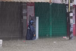 Mưa lũ nhấn chìm 23 nghìn nhà, gần 2 nghìn hộ di dời khẩn cấp