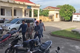 Thiếu tiền đánh bạc, dùng dao chặt chuối chém vợ, con dâu