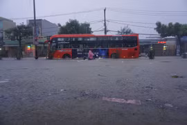 Mưa lớn gây hậu quả khủng khiếp: Người chết, hàng nghìn ngôi nhà bị ngập