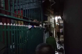 Cận cảnh công an khám xét nhà ông Phan Văn Vĩnh