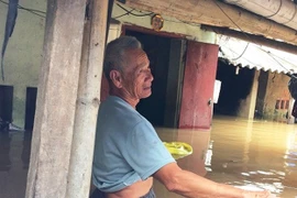 “Quan xã” bòn rút tiền hỗ trợ lũ lụt: Phần trăm “miếng khi đói” có ngon?