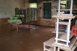 Ảnh: Trước ngày khai giảng, trường Tà Hộc vẫn ngổn ngang do mưa lũ