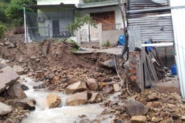 Mưa lũ gây thiệt hại khủng khiếp ở Khánh Hòa: 17 người chết, mất tích