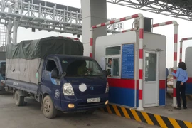 Ảnh: Tài xế tập trung phản đối mức phí BOT Phả Lại, Quốc lộ 18 ùn tắc 