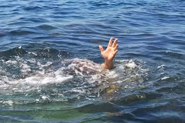 Hai vợ chồng cứu hai cháu nhỏ đuối nước không thành, 4 người tử vong