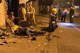 Hai thanh niên tử vong khi xe máy lao tường nhà dân