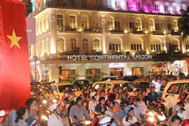 Du khách, dân Sài Gòn tưng bừng vui lễ hội đường phố 