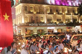 Du khách, dân Sài Gòn tưng bừng vui lễ hội đường phố 