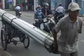 Người dân TP HCM khốn đốn vì nắng nóng gay gắt