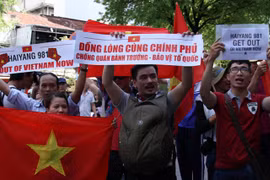 Hội Luật gia, người dân TP HCM mít tinh phản đối Trung Quốc