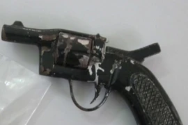 Bị đòi tiền bảo kê, chủ khách sạn xách súng bắn người