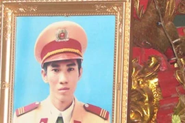 Rượt đuổi xe vi phạm, CSGT bị xe tải cán chết