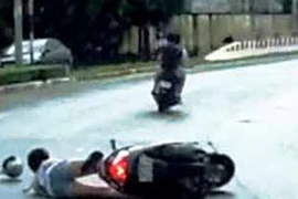 Bắt kẻ giật túi làm người mẫu hôn mê 