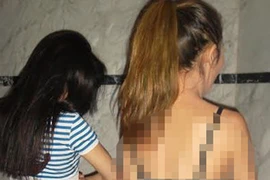 Truy quét mại dâm trong tiệm tóc, múa cột ở quán bar