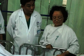 Thảm thương nữ BS mất cha, tàn phế vì TNGT