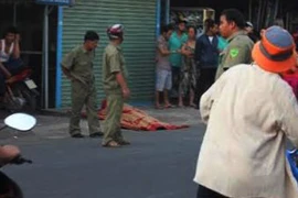 Bị vứt ven đường, người thanh niên tử vong bí ẩn