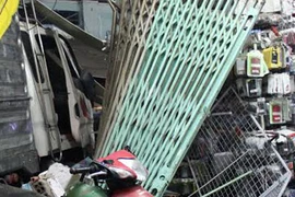 Xe tải mất phanh húc sập nhà, 1 người chết, nhiều người trọng thương