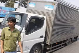 Xe tải thụt hố tử thần ở HCM