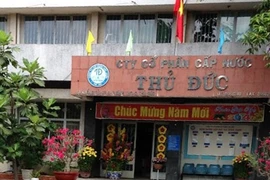 Ngày làm việc đầu năm: “Ông” điện, nước vẫn còn…Tết