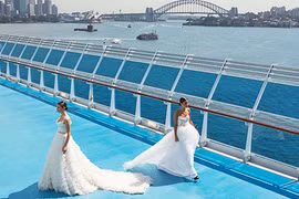 Ngắm sàn catwalk giữa đại dương tại Sydney của Jessica Minh Anh