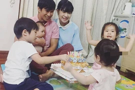 Ca sĩ Lý Hải đón sinh nhật giản dị bên vợ con