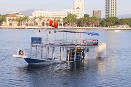 Chìm tàu du lịch trên sông Hàn: Vẫn chưa tìm được 3 nạn nhân mất tích