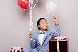 Quán quân Hồ Văn Cường háo hức đón Giáng sinh sớm