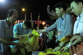 Ảnh: Vạn người thức đêm chen chân xin Ấn đền Kiếp Bạc