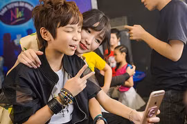 MC Thảo My động viên em trai tại Vietnam Idol Kids 2016